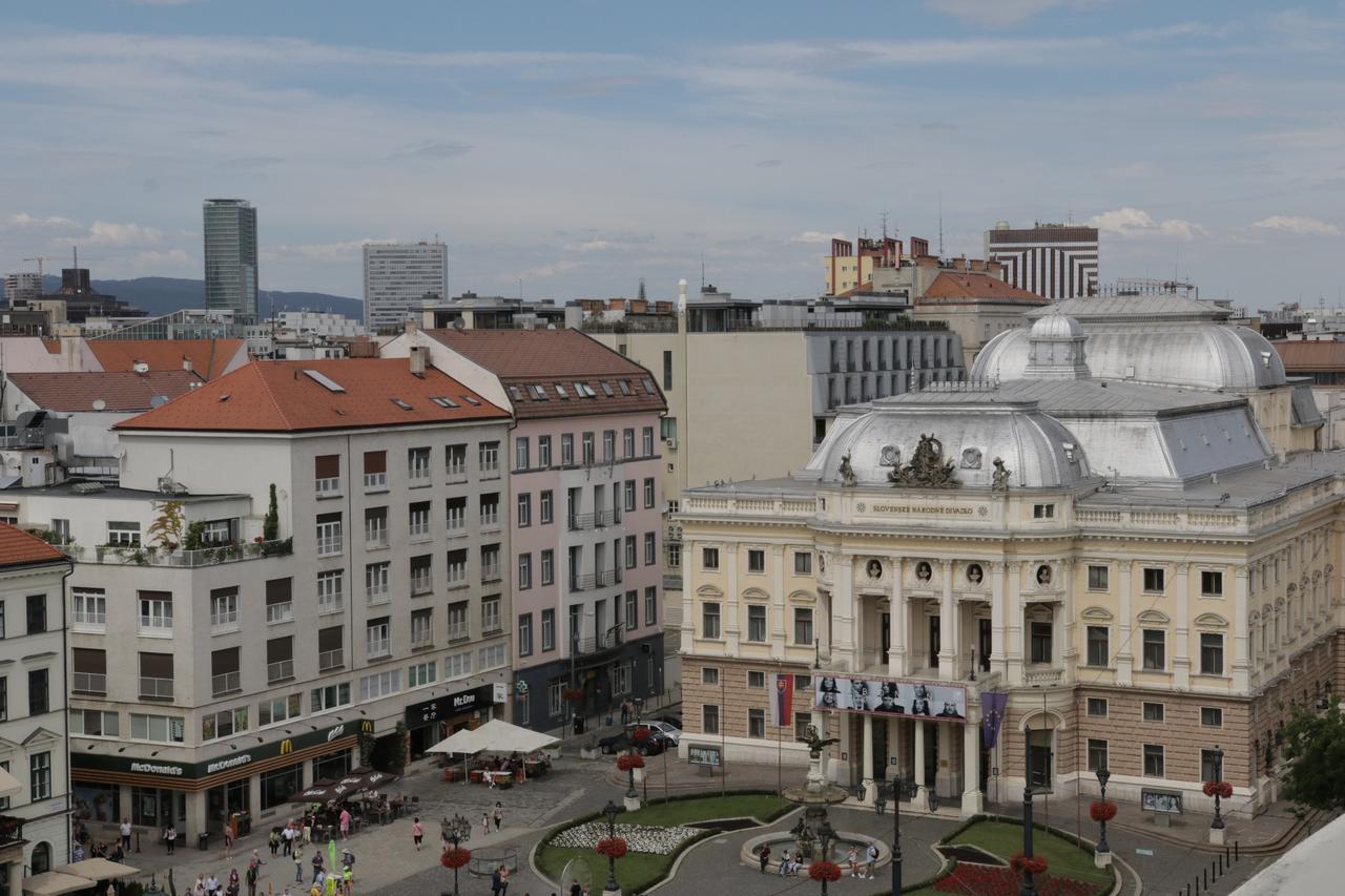 Radisson Blu Carlton Hotel, Братислава Экстерьер фото