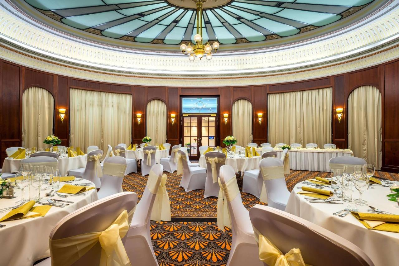 Radisson Blu Carlton Hotel, Братислава Экстерьер фото