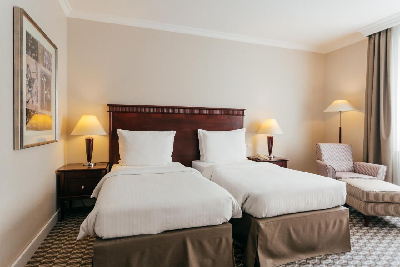 Radisson Blu Carlton Hotel, Братислава Экстерьер фото